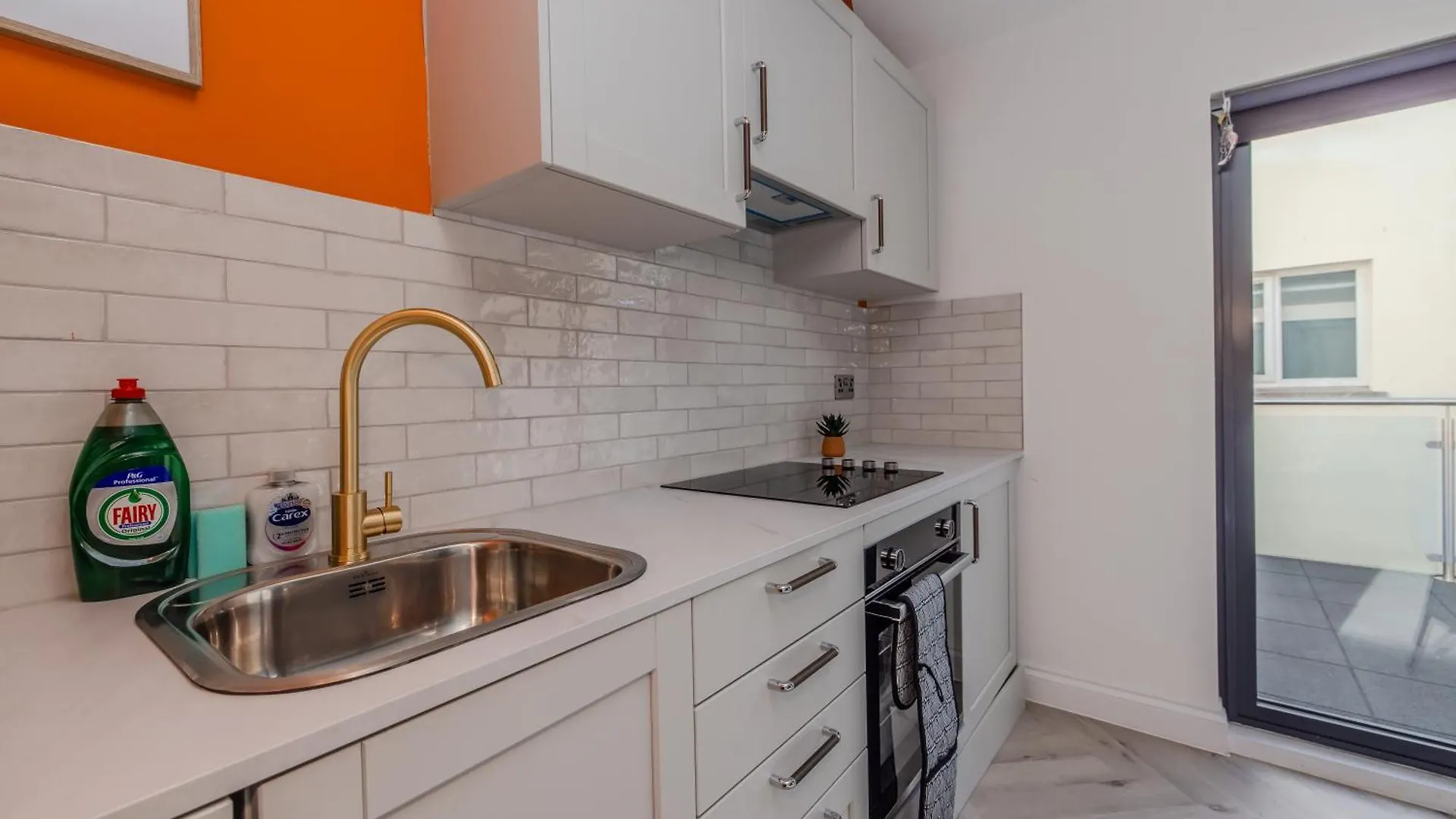 Appartamento Beachside 1-Bedroom With Balcony Hove Regno Unito
