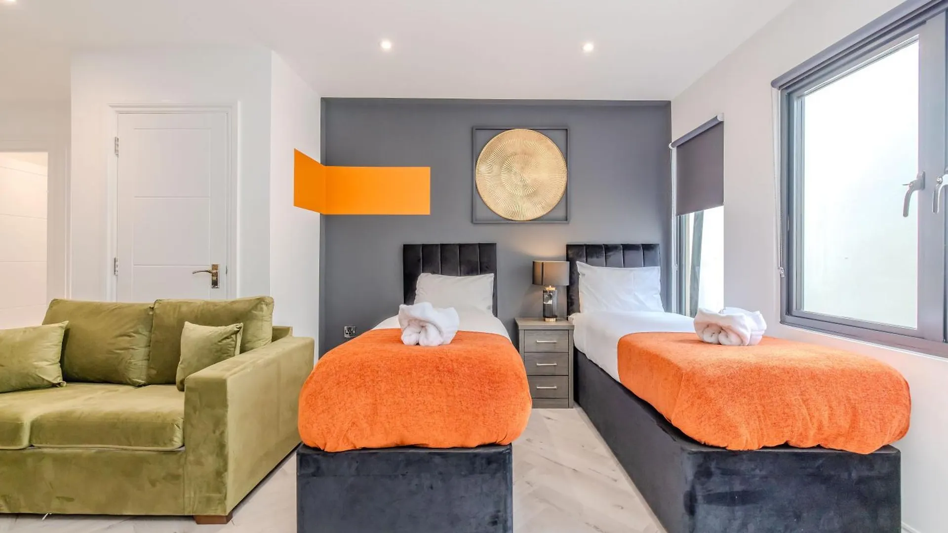 Beachside 1-Bedroom With Balcony Hove 0*,